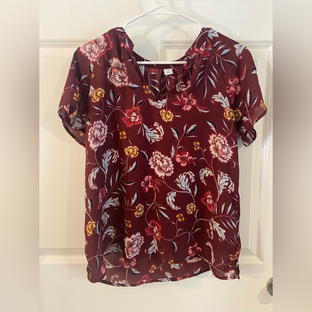 Small old navy floral blouse
